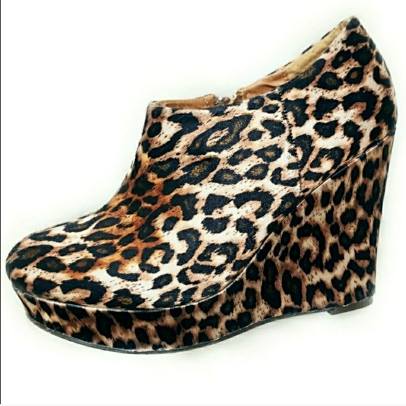 Madden Girl Shoes - Madden Girl Leopard Animal Print Canvas Wrap Wedge